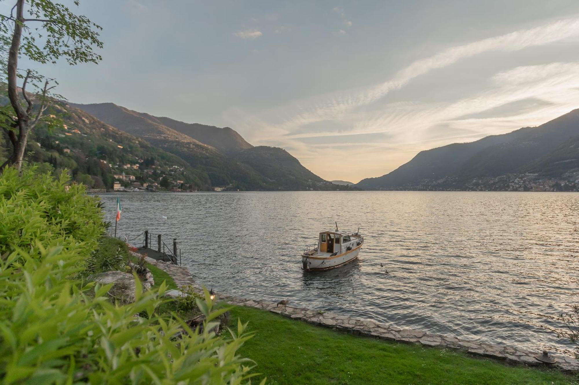 The Writer'S Nest Waterfront Villa By Rent All Como Faggeto Lario Buitenkant foto